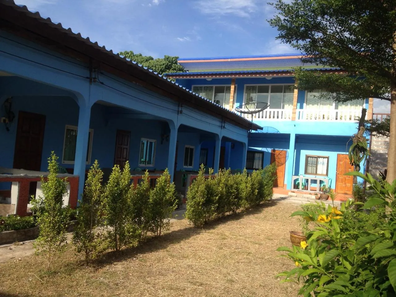 Lanta Blue House contacts